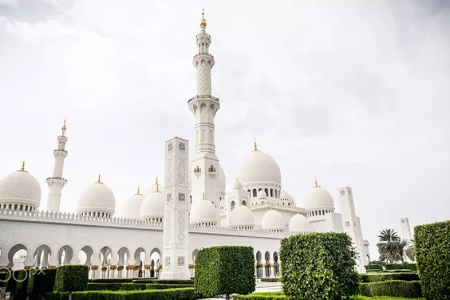 Discover the wonders of Abu Dhabi City with Desert Tours